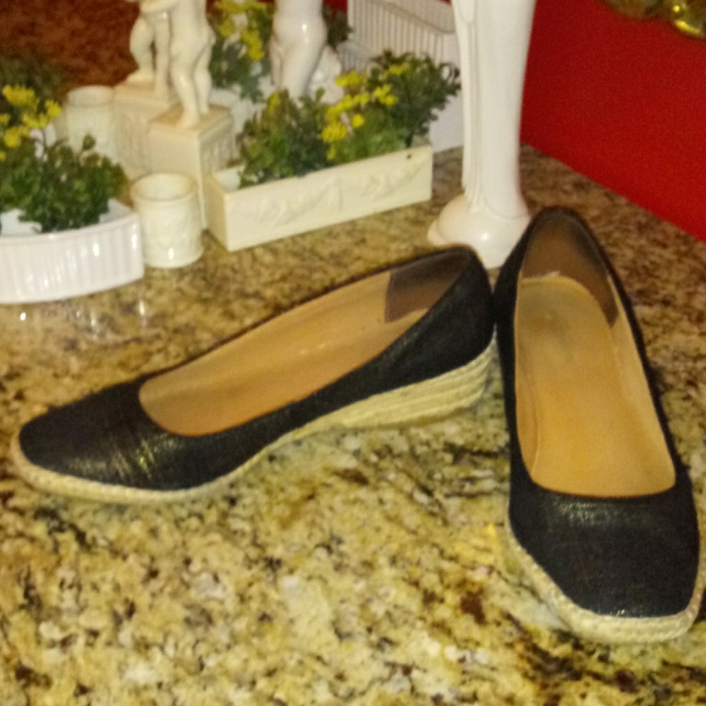 Ladies Easy Spirit Slip Ons - Picture 3 of 8
